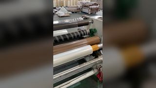 Le film de plastification à froid protège et améliore les impressions