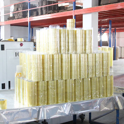 Un bon prix. Type de rouleau de ruban d'emballage transparent Pour les cartons d'emballage en ligne