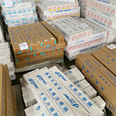 Un bon prix. Film de stratification à froid en PVC brillant Faible gaspillage Spécifications multiples Personnalisation en ligne