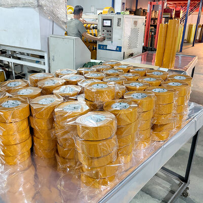 Un bon prix. 50 μ épaisseur ruban d'emballage jaune 55 mm x 150 y Pour l'étanchéité du carton en ligne